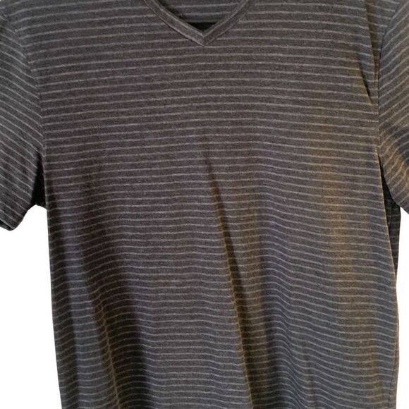 NEW Women’s Axist V Neck T Shirt Gray Pinstriped Sz Sm P - Picture 3 of 9